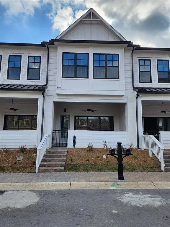3 bed, 2.5 bath, 1849 sqft, $2,800 — Photo 1