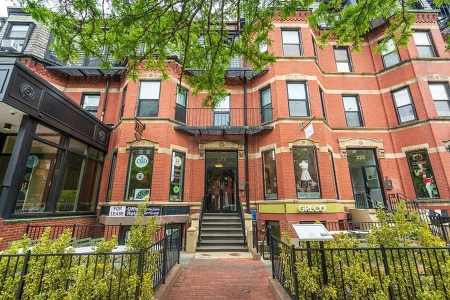 225 Newbury St #2F