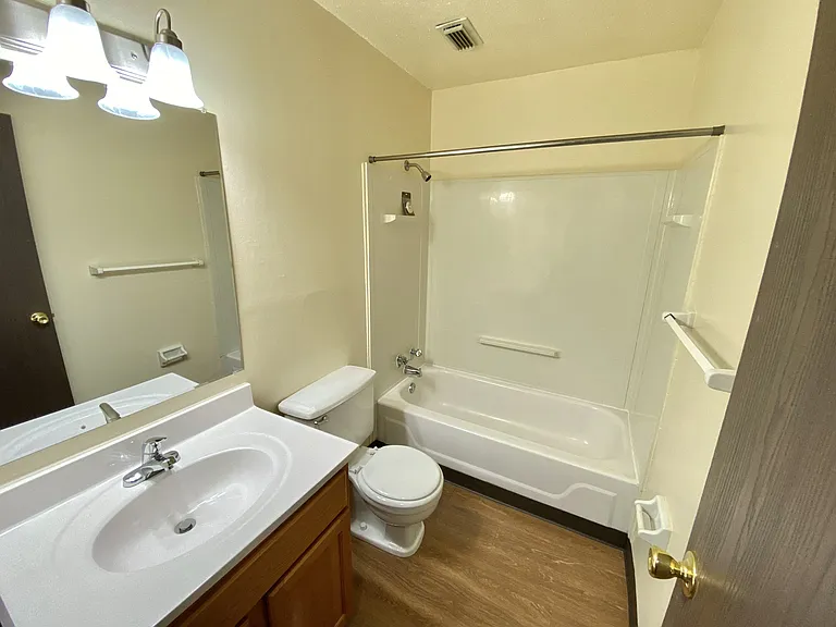 Kimberly Club Apartments — Photo 158
