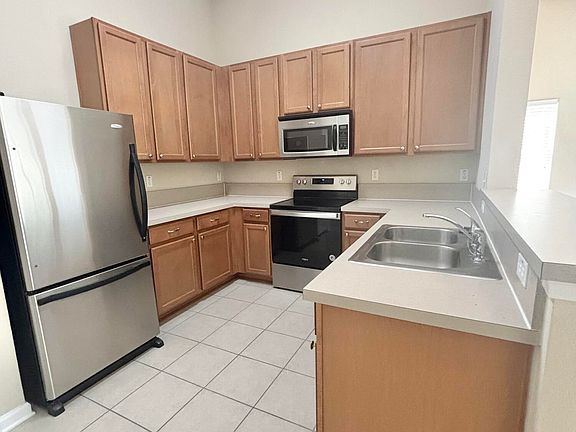 5th image of 575 OAKLEAF PLANTATION Parkway #412