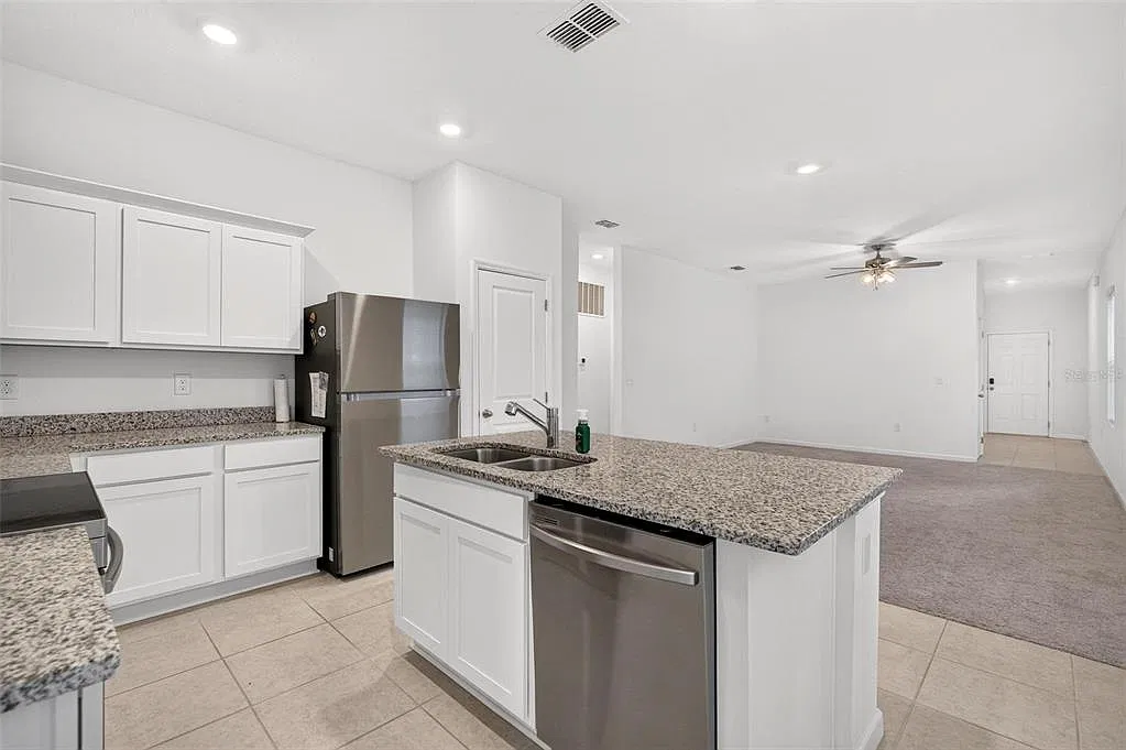 3 bed, 2.0 bath, 1330 sqft, $2,250 — Photo 4