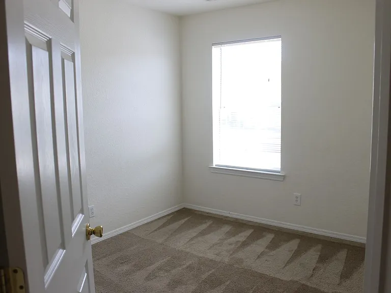 423 Lake Park Way — Photo 14