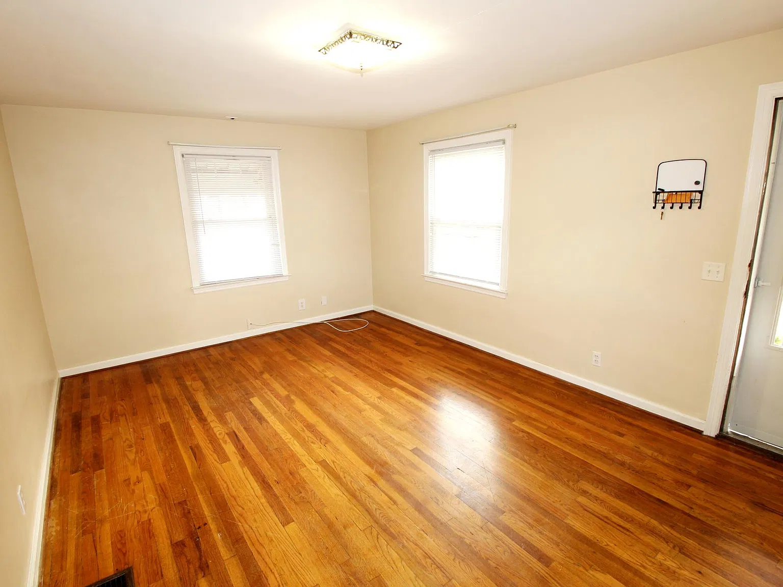 3 bed, 1053 sqft, $1,925 — Photo 4