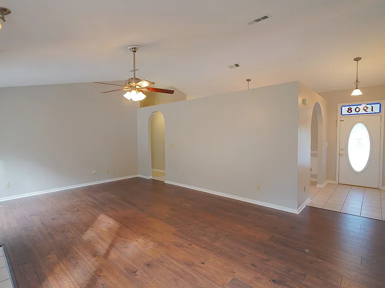 1908 Wagon Wheel Cir E — Photo 12