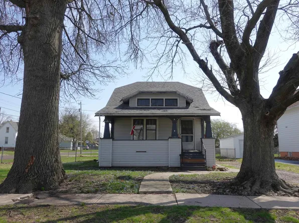 961 Arnold St, Galesburg, IL 61401