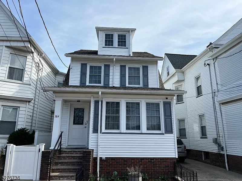 Building Photo - 364 Chestnut St