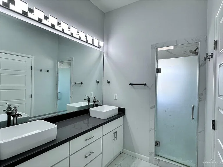 1905 Sunset Dr — Photo 16