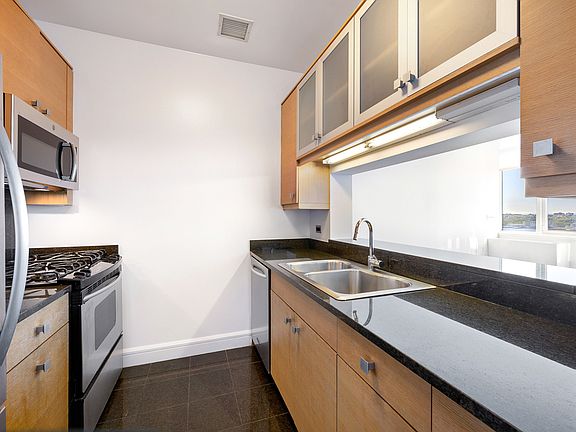 3rd image of 120 Riverside Boulevard Ph Penthouse 4D