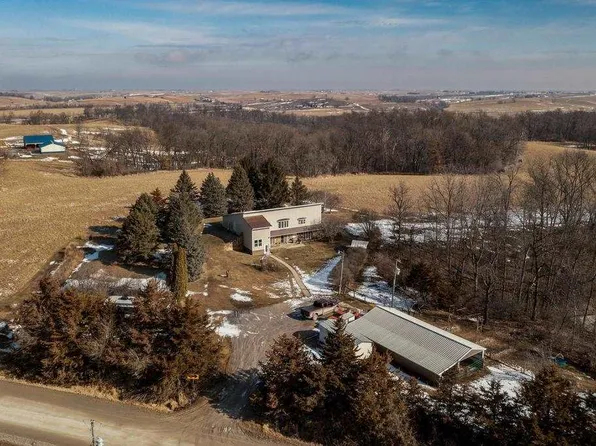 1397 78th Street Trl, Belle Plaine, IA 52208