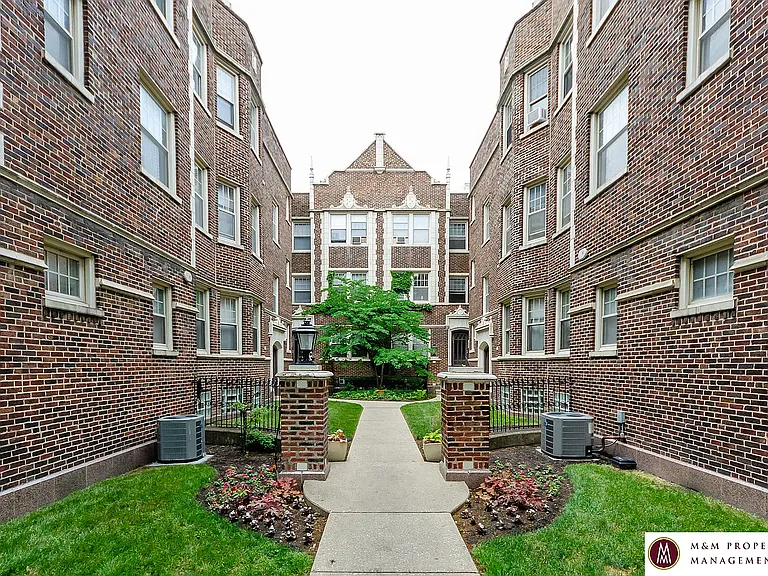 1002 North Boulevard — Photo 11