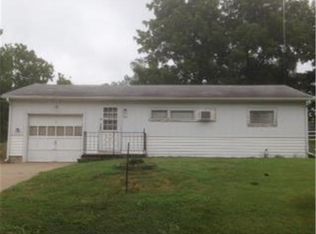 7105 N Flora Ave, Gladstone, MO 64118