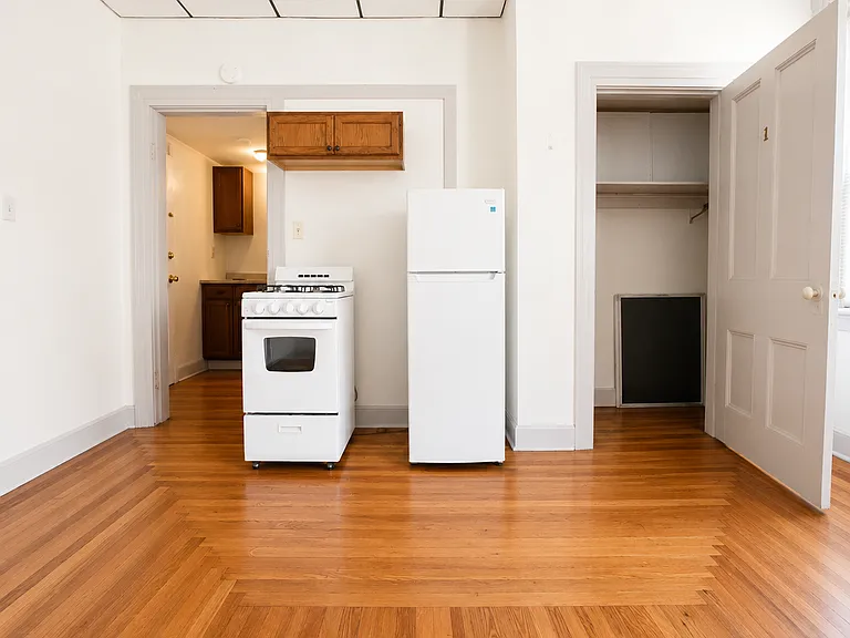217 S Jefferson St #6 — Photo 3