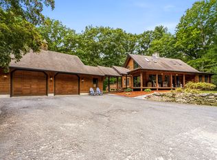 82 Crooked Ledge Rd, Southampton, MA 01073