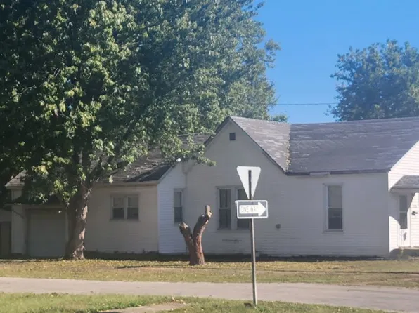 2320 Moultrie Ave, Mattoon, IL 61938