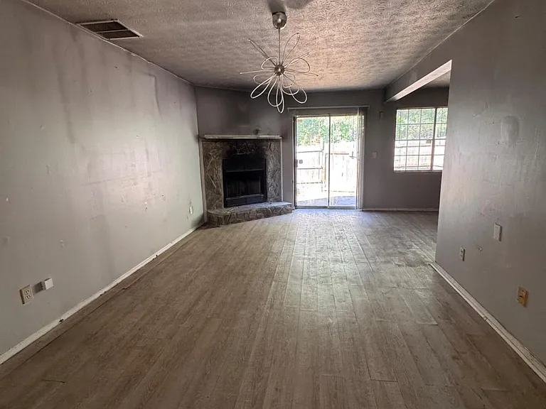 1602 Pine Tree Trl — Photo 4