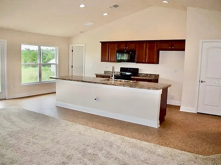 720 Desmoines Dr — Photo 6
