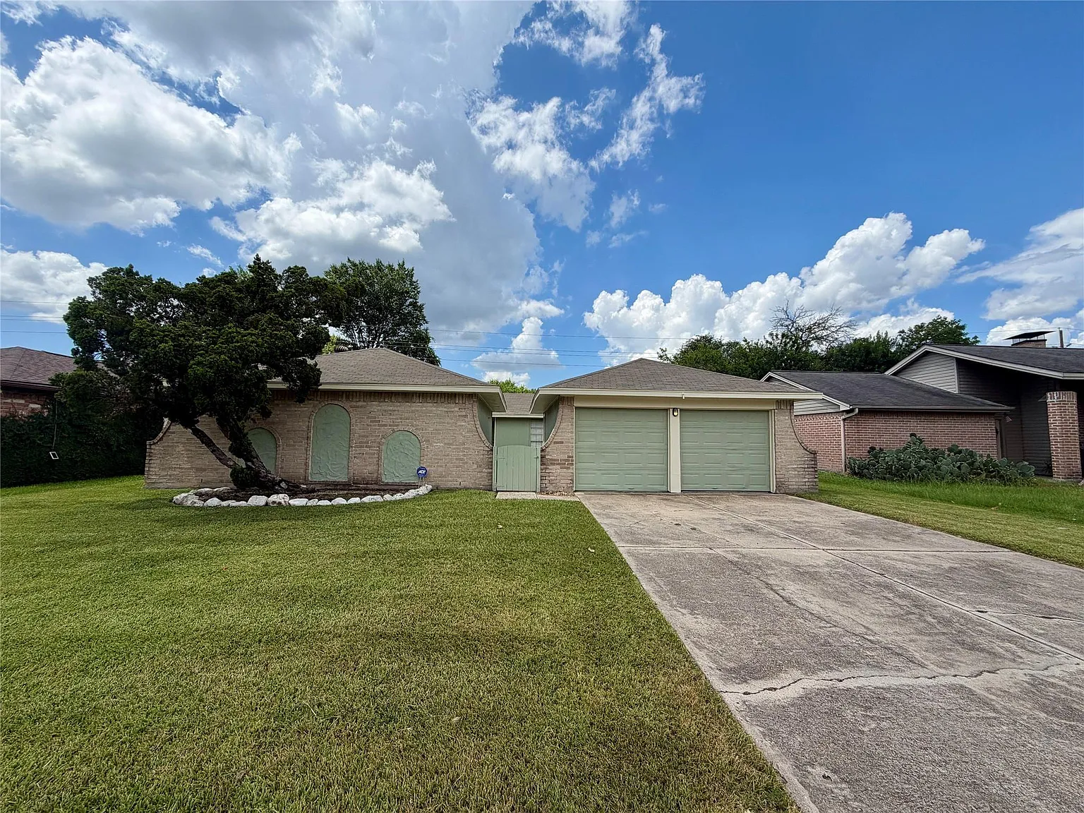 3 bed, 2.0 bath, 1708 sqft, $1,875 — Photo 2