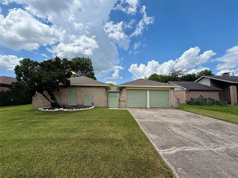 13330 Cologne Dr — Photo 2