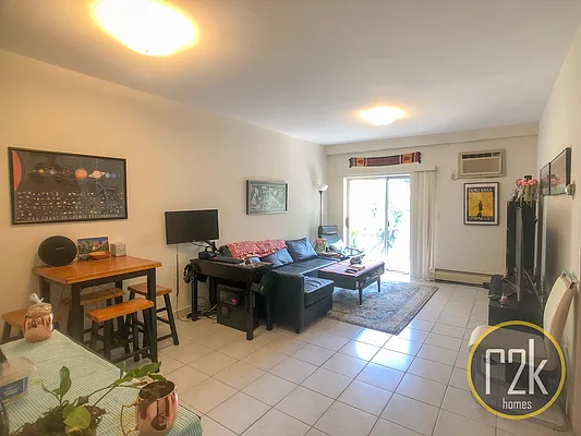 Rented by Realty 2000 Corp | media 3