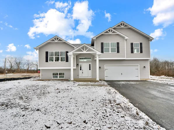705 Fox Trail Ter, Cary, IL 60013