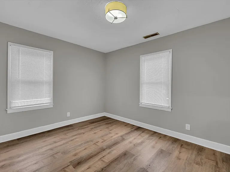 3418 Sleepy Hollow Rd — Photo 7