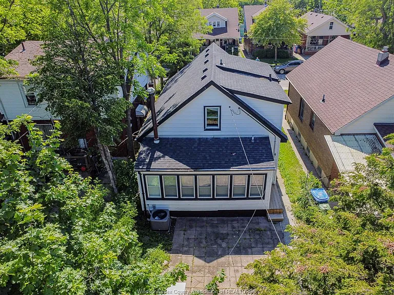 1630 Marentette Ave — Photo 17