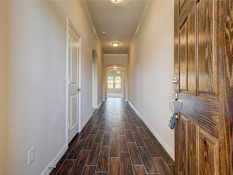 2100 McCallister Dr — Photo 3