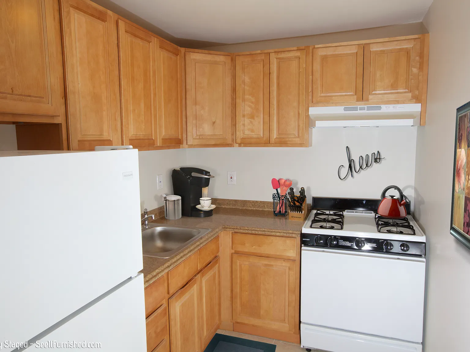 Swan Court Apartments — Photo 3
