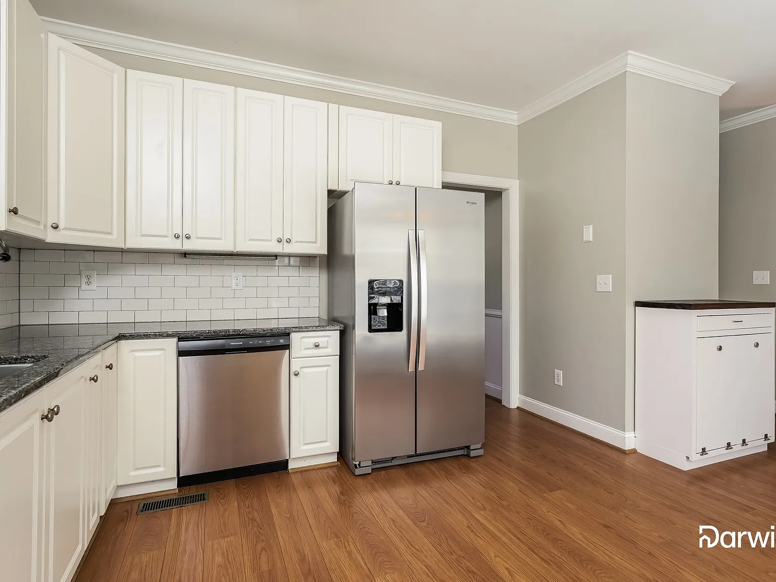 3 bed, 2.5 bath, 2460 sqft, $2,360 — Photo 3