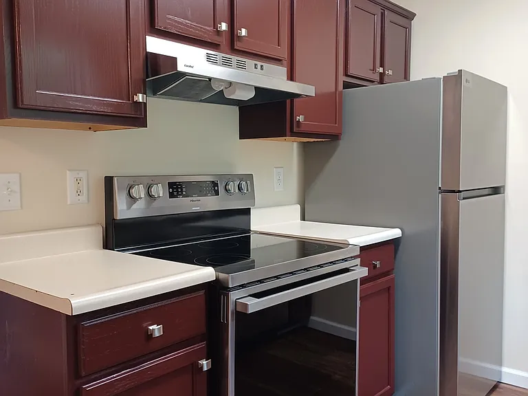 2043 Edgewood Dr — Photo 11