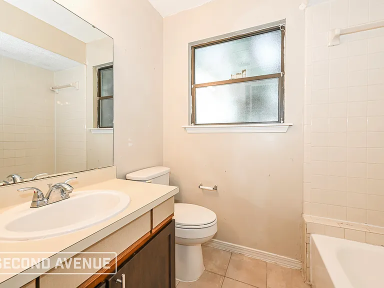 1540 Lake Shore Blvd — Photo 20