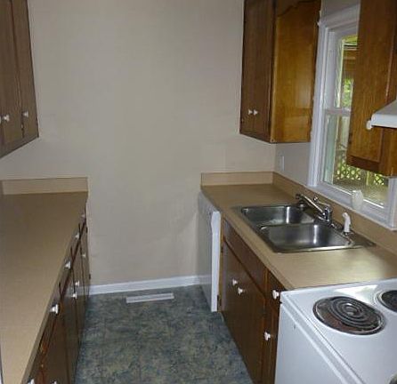 3rd image of 115 Kingwood Dr