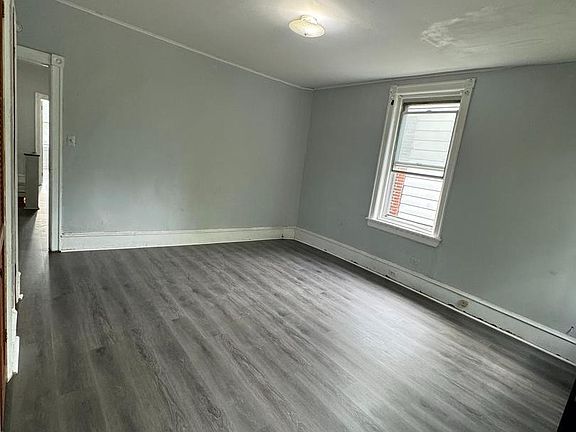 5th image of 4660 Castor Ave