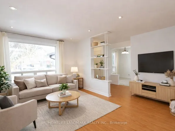 22 Knowles Cres, Aurora, ON L4G 1Z7