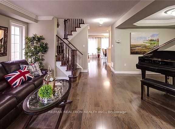4th image of 29 Futura Ave