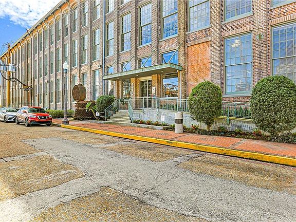 2nd image of 920 Poeyfarre St APT 309