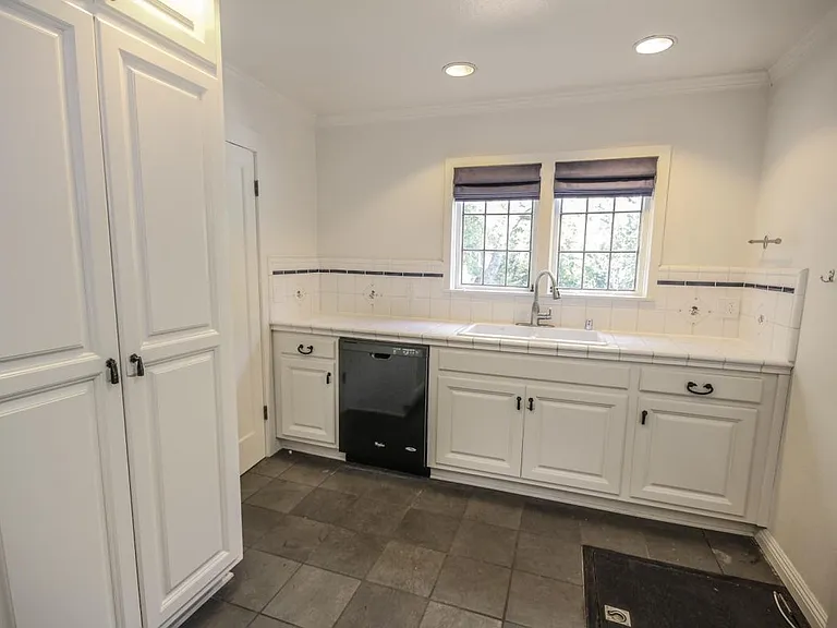 1600 Garfield Ave — Photo 9