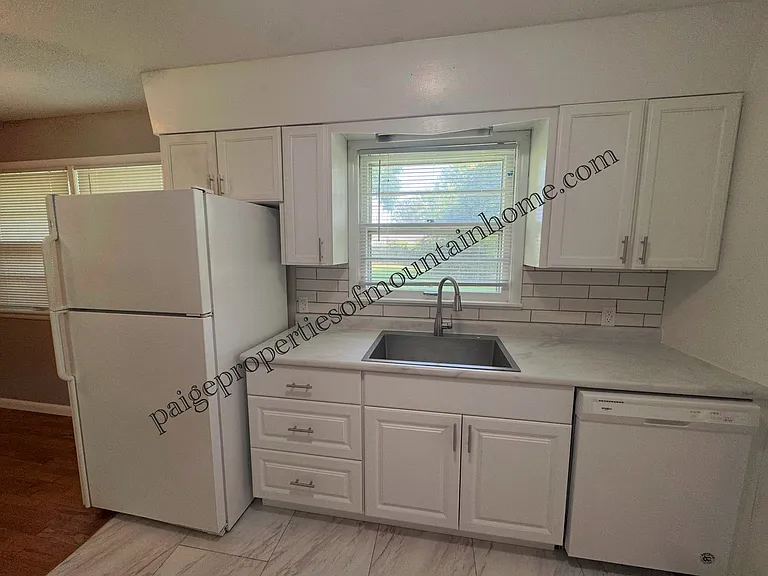 425 Ashington Dr — Photo 11