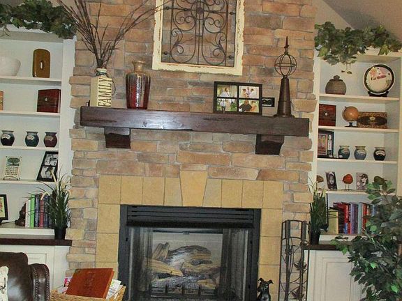4th image of 353 Smoketree Ln