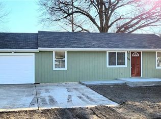 305 N Hudson St, Buckner, MO 64016