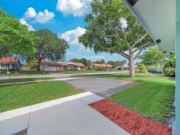 5th image of 1941 SW 73rd Avenue