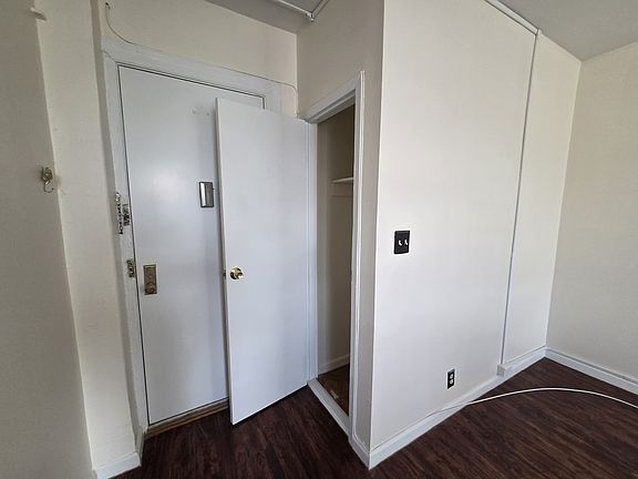 3rd image of 2305 29th St APT 3C