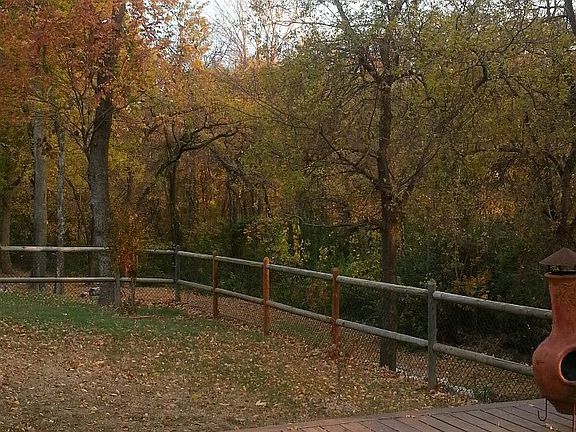 Gorgeous lot, greenbelt,deck