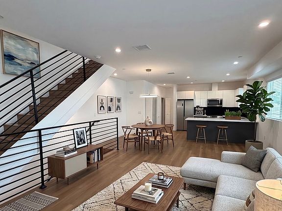 4th image of 1629 S New Hampshire Ave #1631-1/2