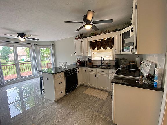 3rd image of 8413 Hurstbourne Woods Pl
