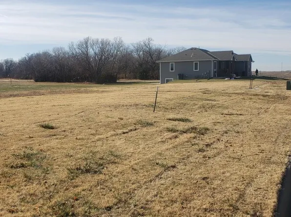 1013 W 17th St, Newton, KS 67114