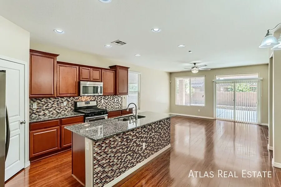 Mountains Edge, 2-Story Home with Primary Bedroom Downstairs! Large LOFT! — Photo 1