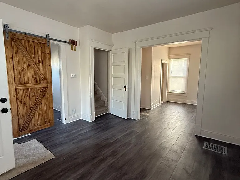 129 N Olive St — Photo 2