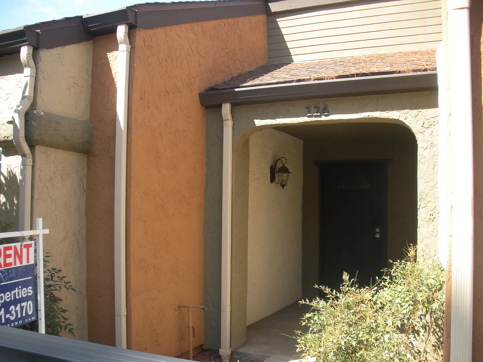 5140 E Kings Canyon Rd APT 124 photo 1