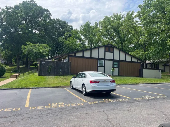 11139 Whispering Oaks Dr, Saint Louis, MO 63136